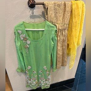 3 piece beautiful mehndi outfit